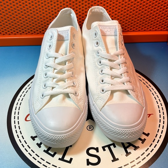Converse Chuck Taylor Men's Low Top (Canvas)White Mono - Picture 2 of 9